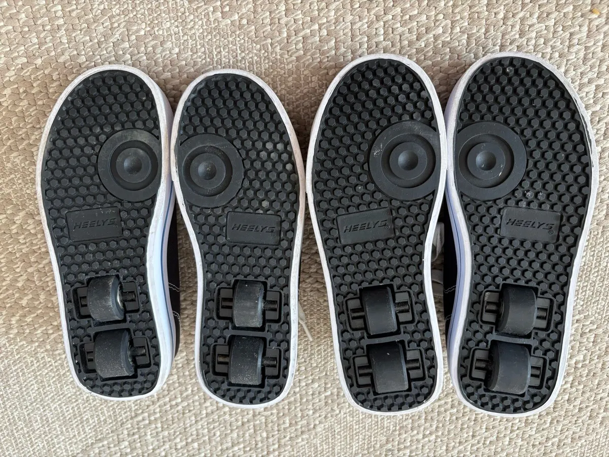 2 x pairs children’s  Heelys - Image 3