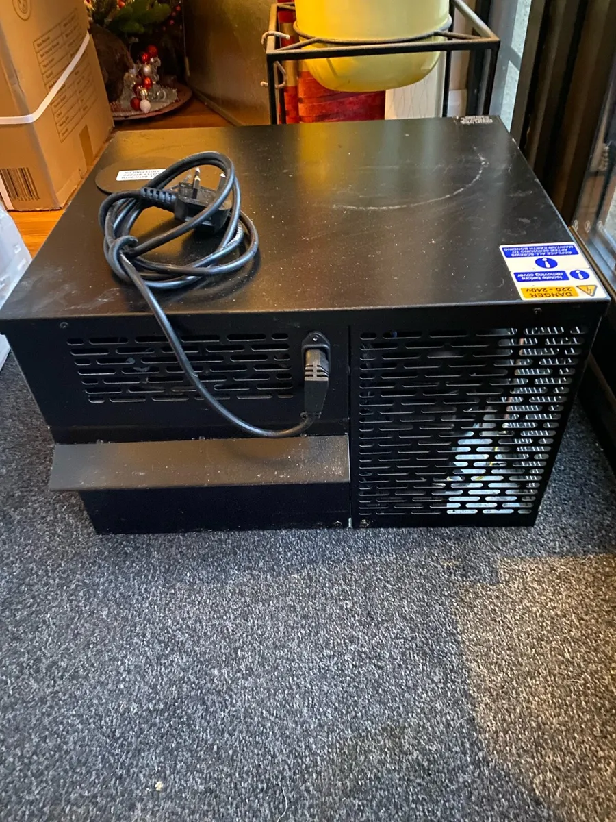 Drinks cooler set up - Image 1