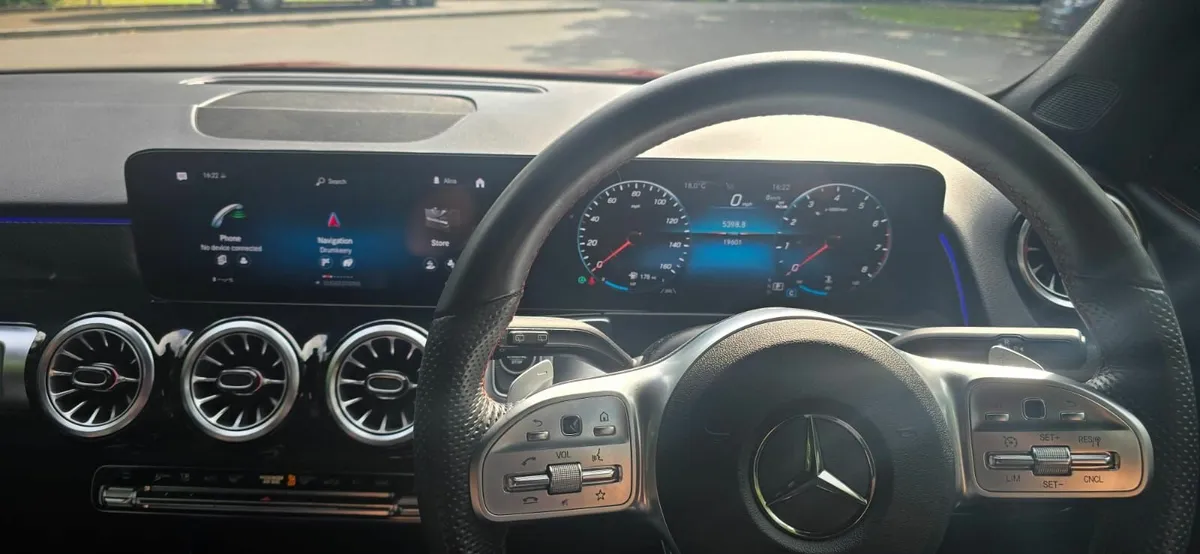 Mercedes-Benz GLB 2023 - Image 3