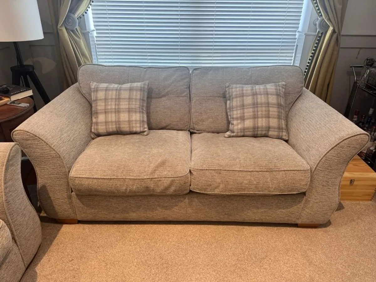 DFS Sofa Set - Image 2
