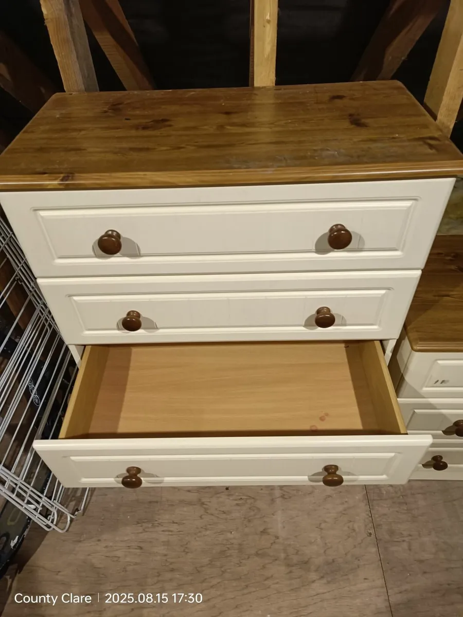 Chest of drawers - Image 1