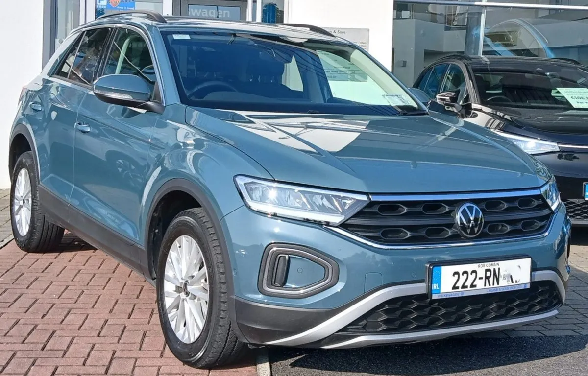 Volkswagen T-Roc Life 2.0 TDI 116HP  rear View Ca - Image 1