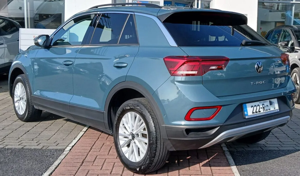 Volkswagen T-Roc Life 2.0 TDI 116HP  rear View Ca - Image 4