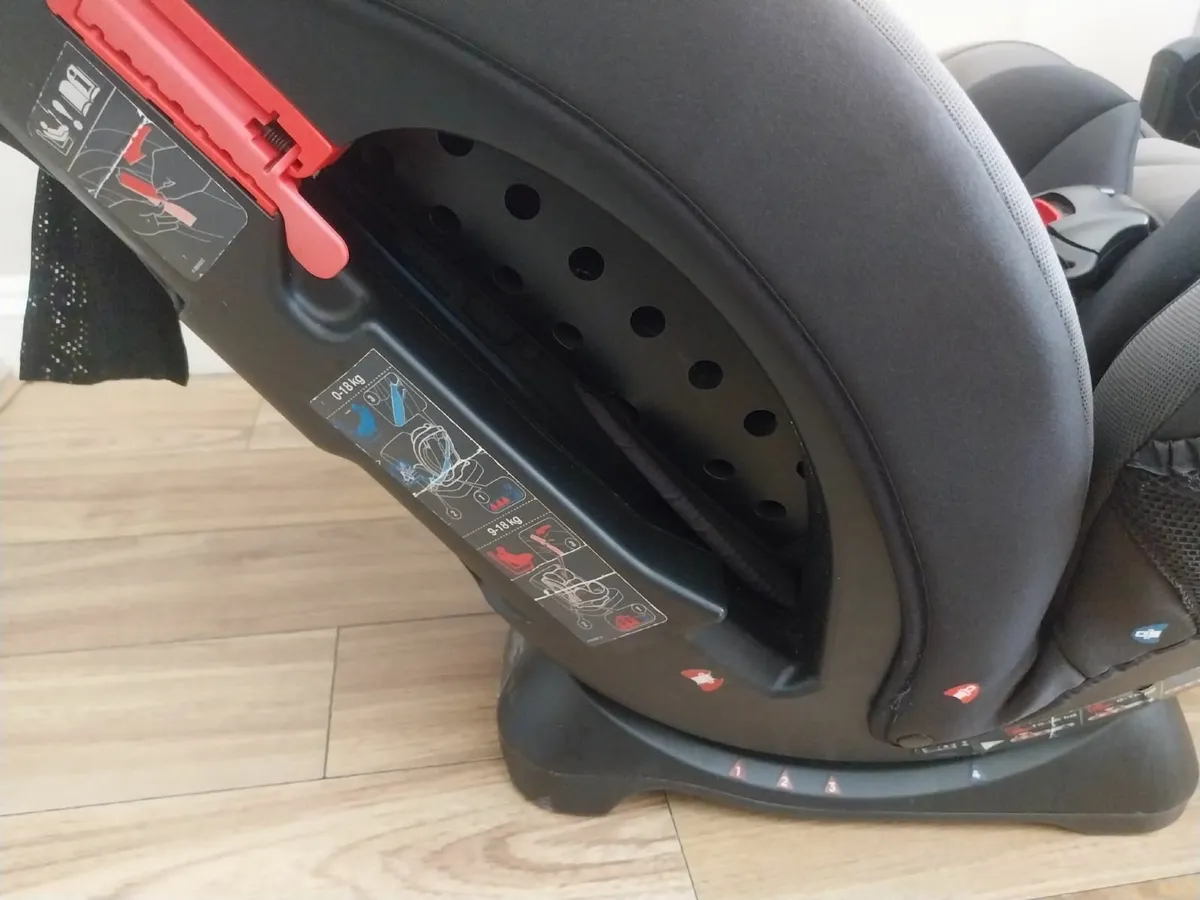 JOIE CAR SEAT 3 STAGE €90 - Image 3