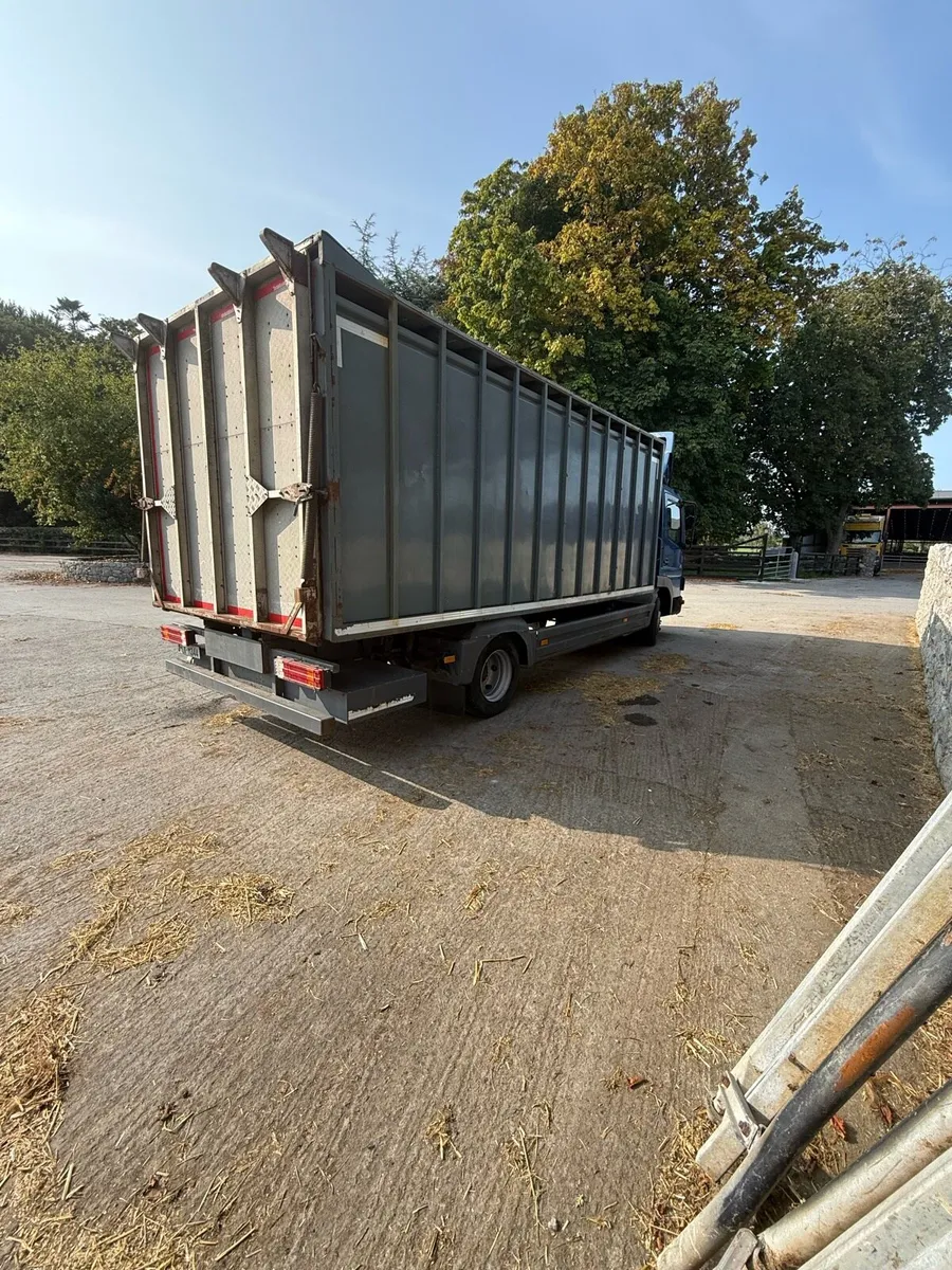 Livestock truck - Image 2