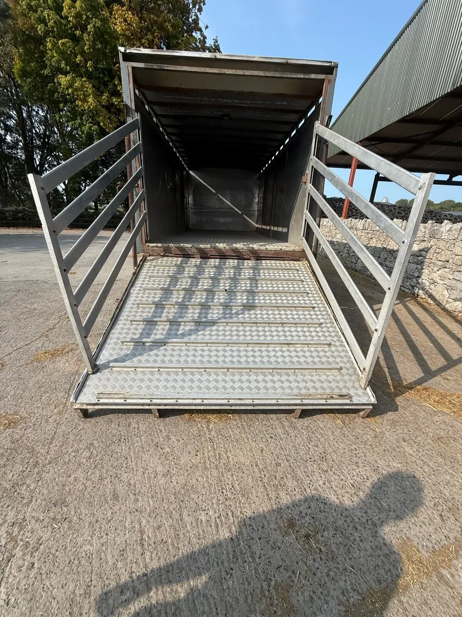 Livestock truck - Image 3