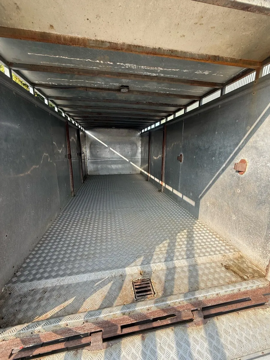Livestock truck - Image 4