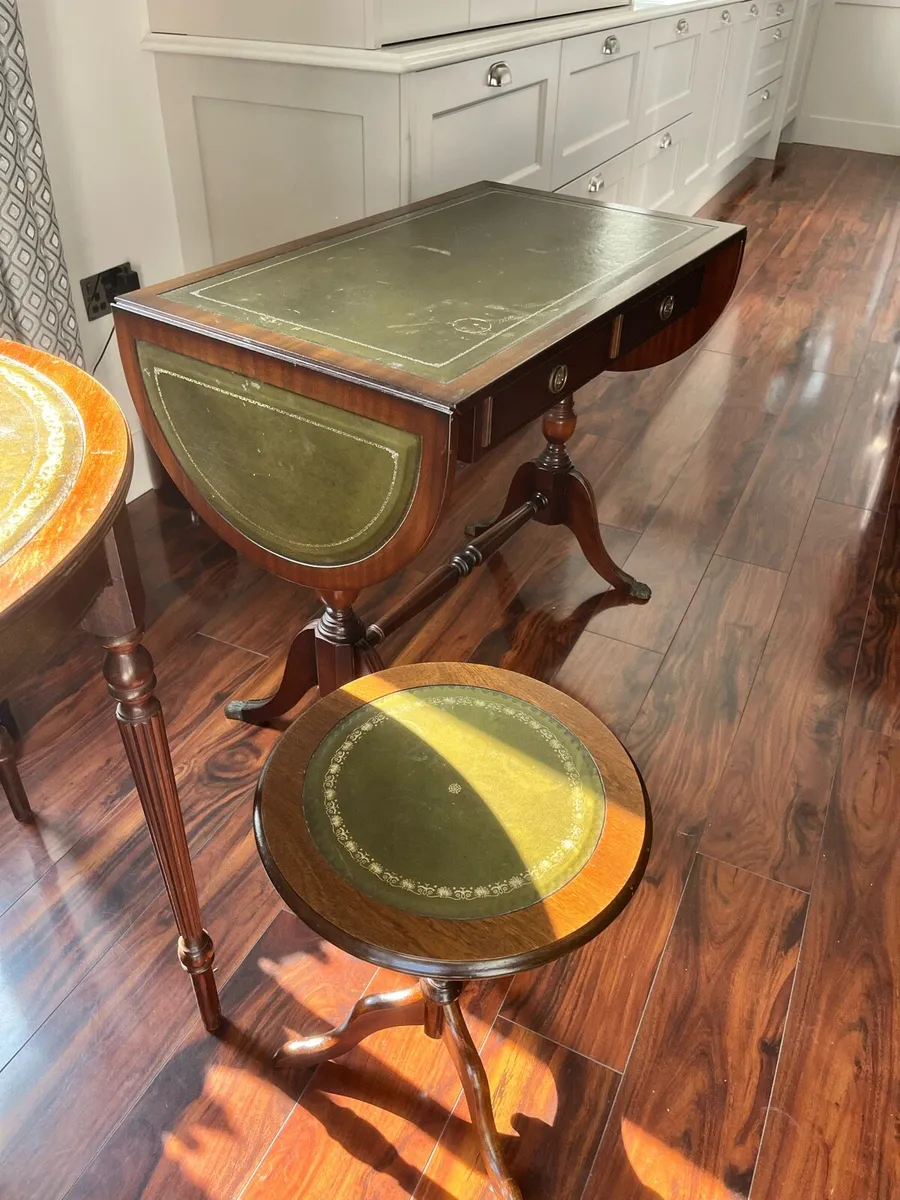 Set of 3 Tables. - Image 4