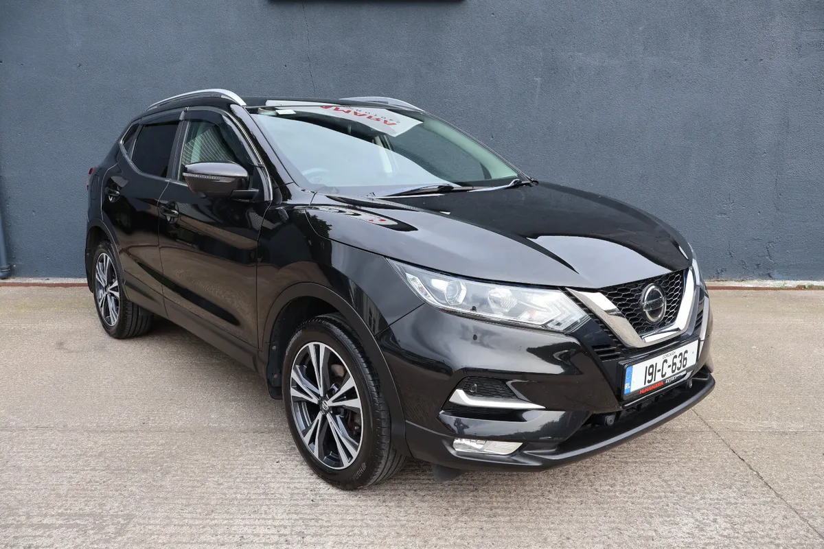 Nissan Qashqai SV PREMIUM 1 Owner Huge Spec! - Image 3