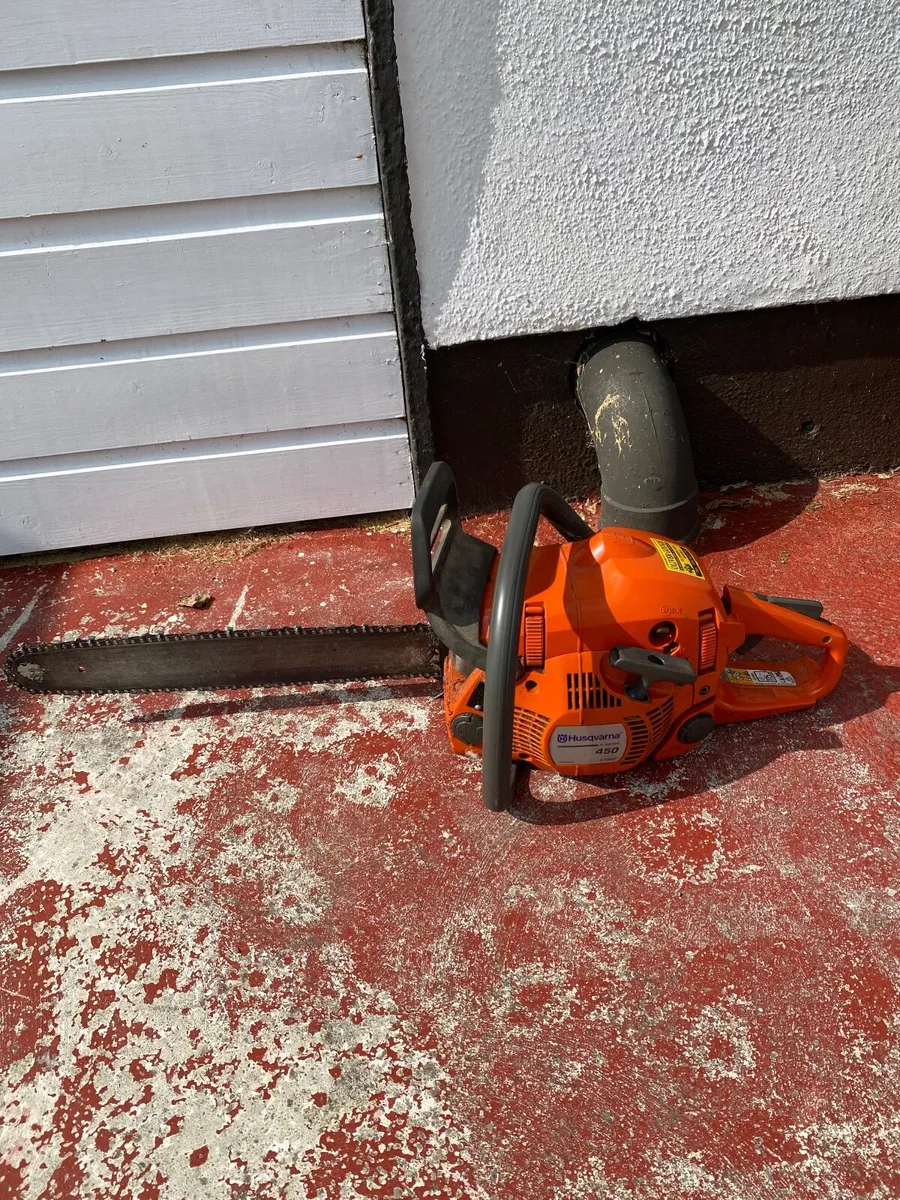 Chain saw - Image 1