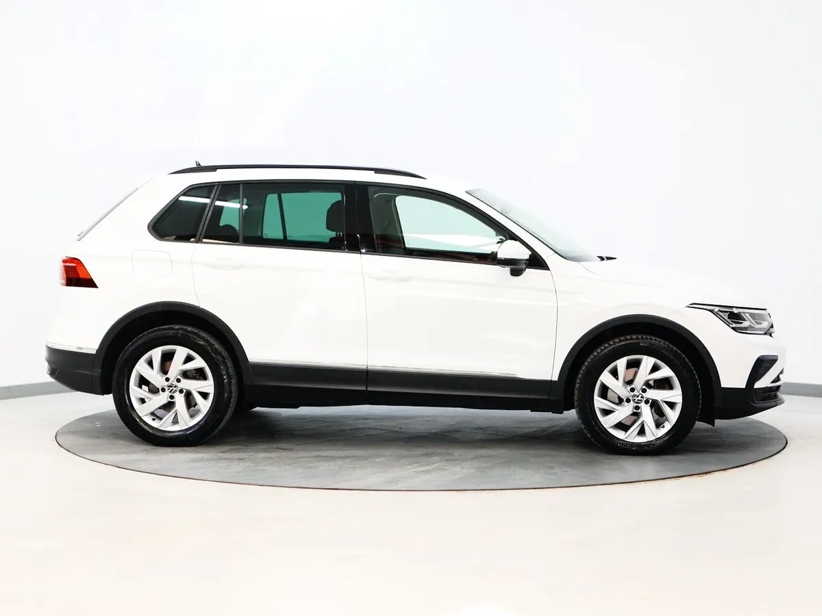 *3* 2022 Volkswagen Tiguan 1.4tsi life automatic - Image 3