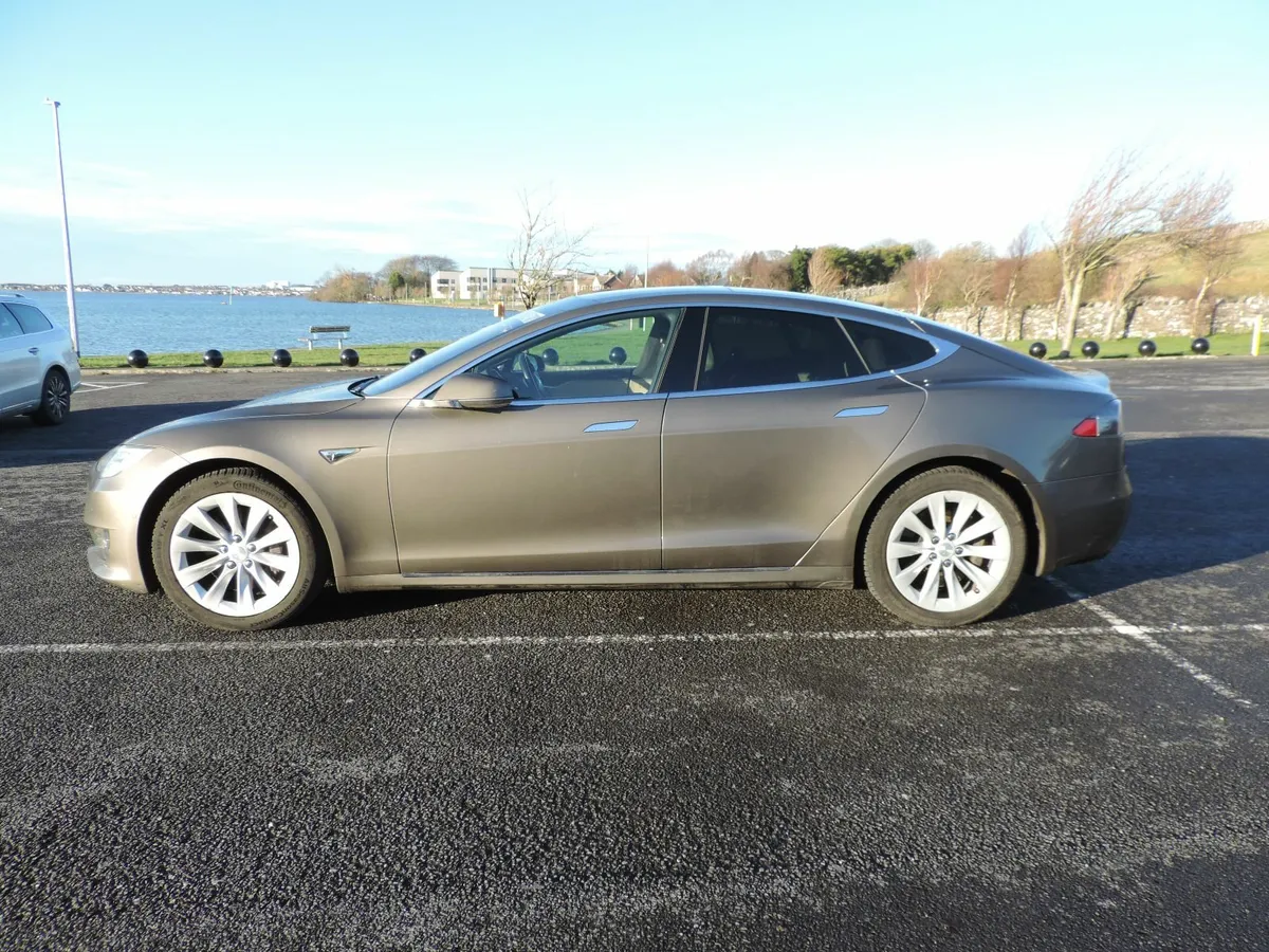 2016 Tesla Model S 75 free SC for life - Image 3