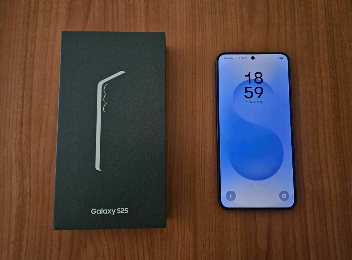 Samsung S25 256GB - Image 1