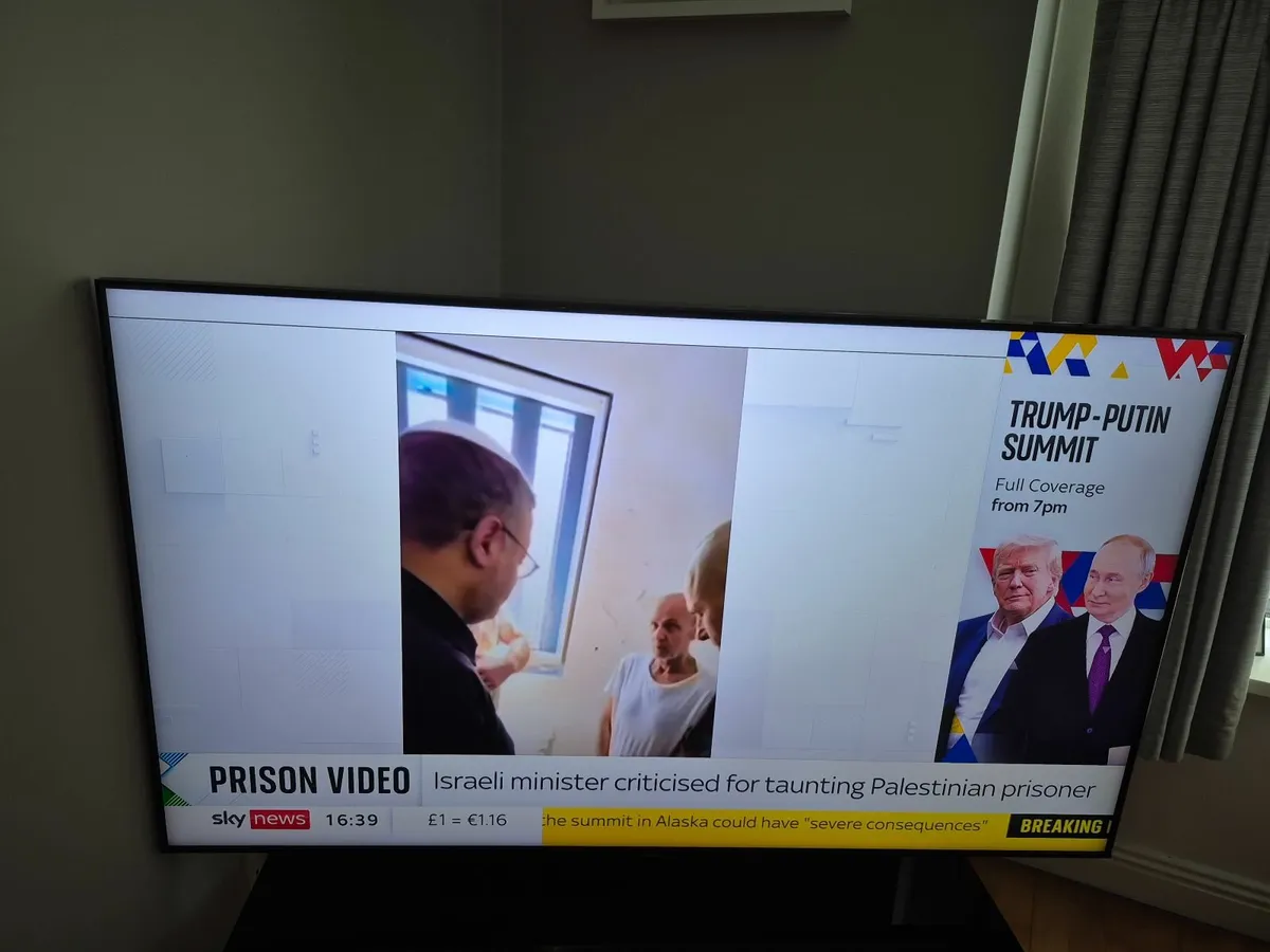 Q 70  55Inch Smart Tv Immaculate Condition - Image 1