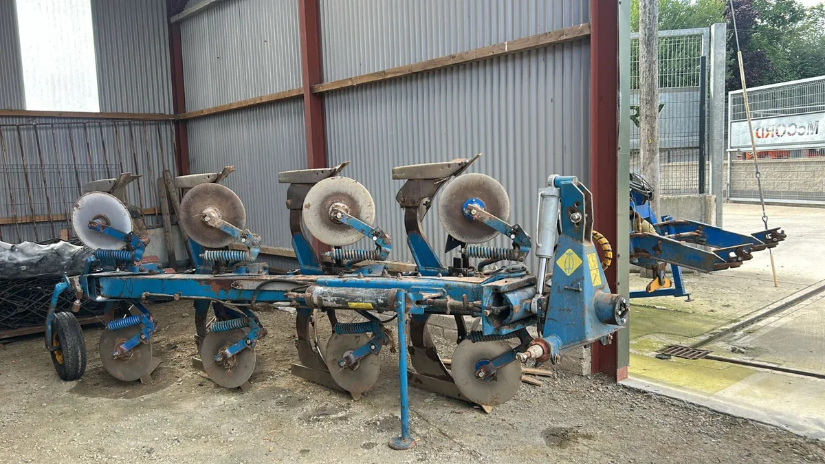 Overum 4f reversible Plough - Image 1