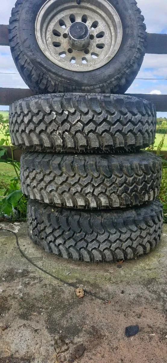 fourtrak/field man alloy wheels with mud tyres - Image 2