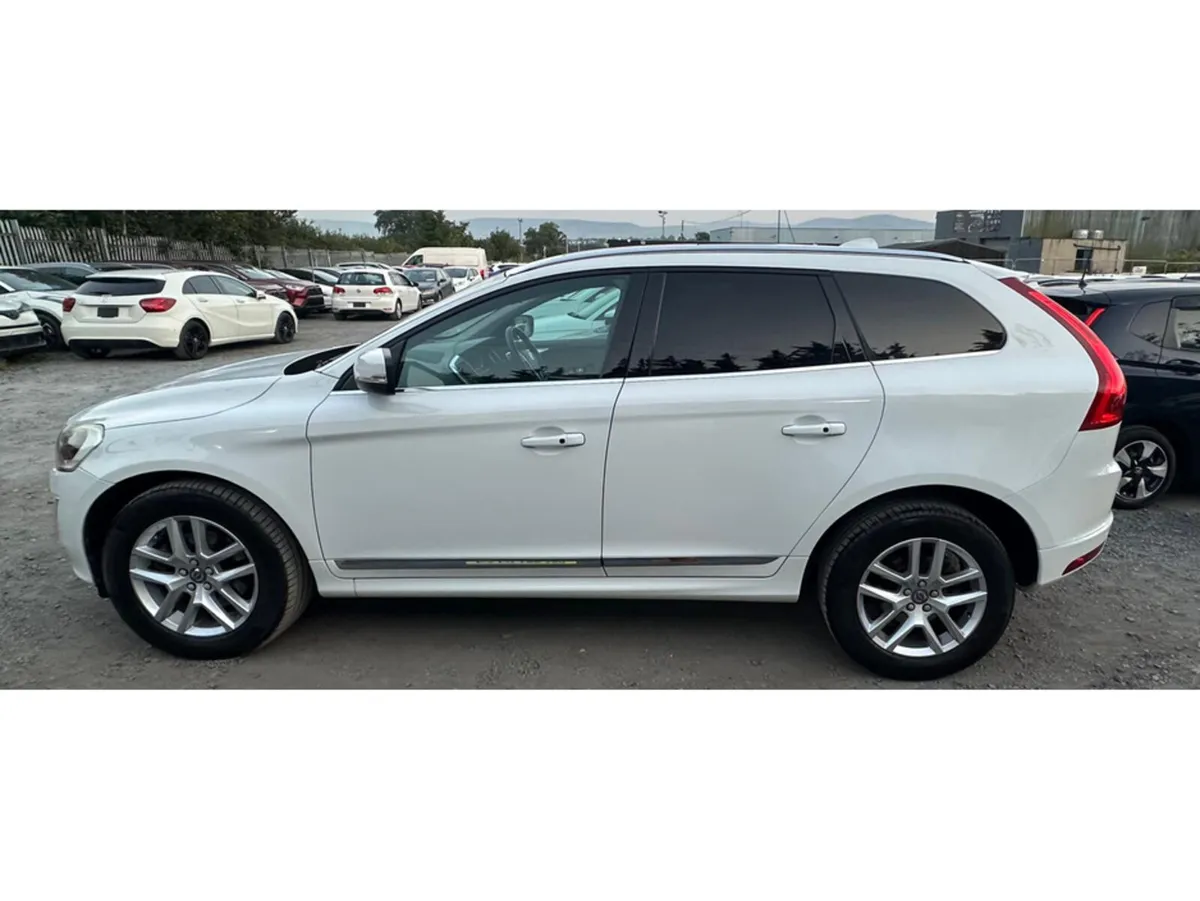Volvo XC60 Automatic 2.0 Diesel Sunroof / Leather - Image 4