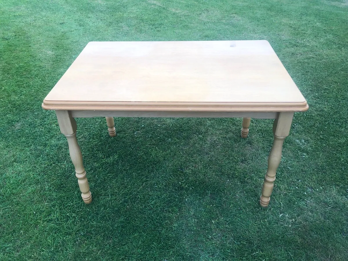 Kitchen table - Image 1