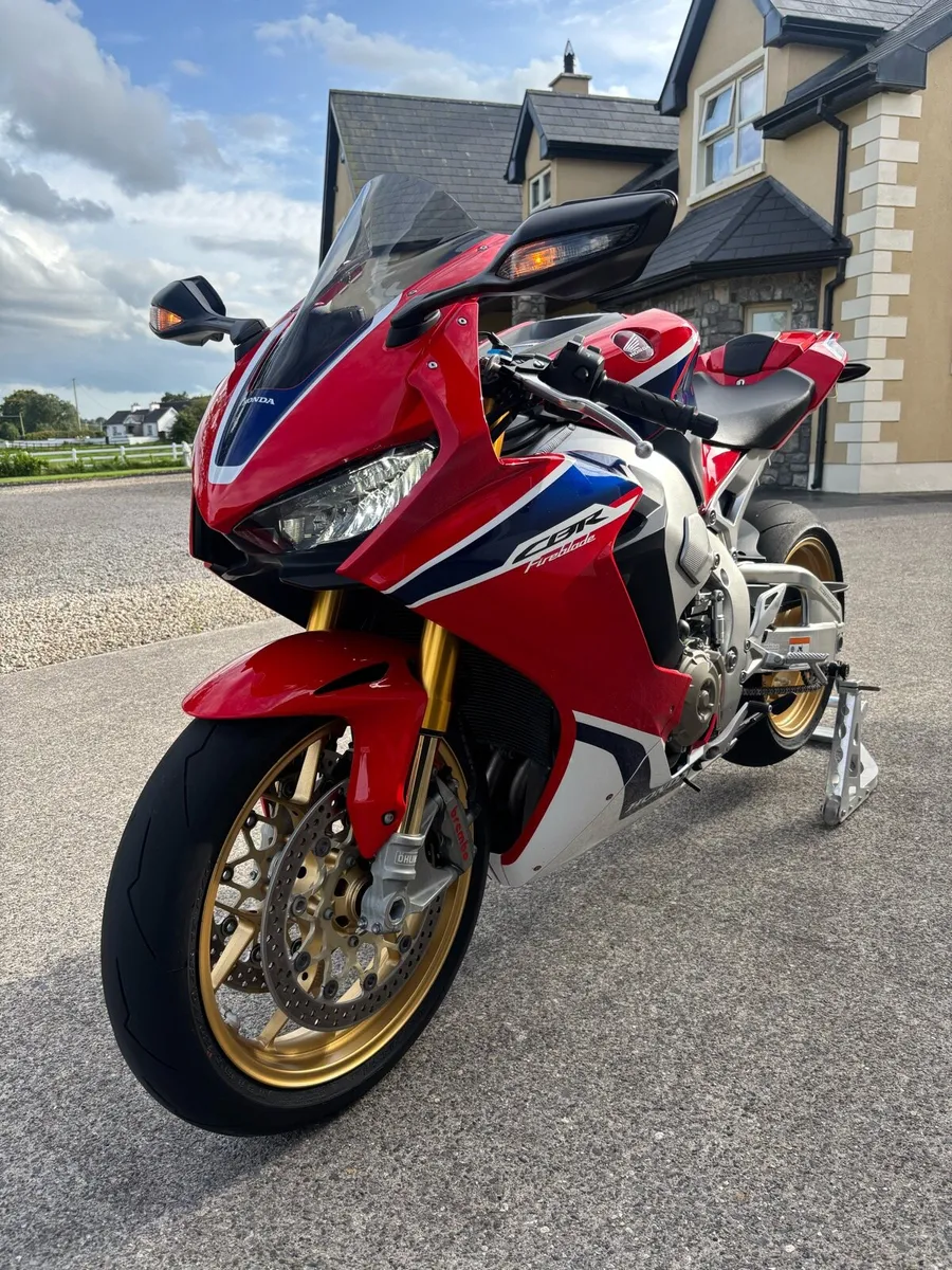 2017 Honda CBR 1000rr SP - Image 4