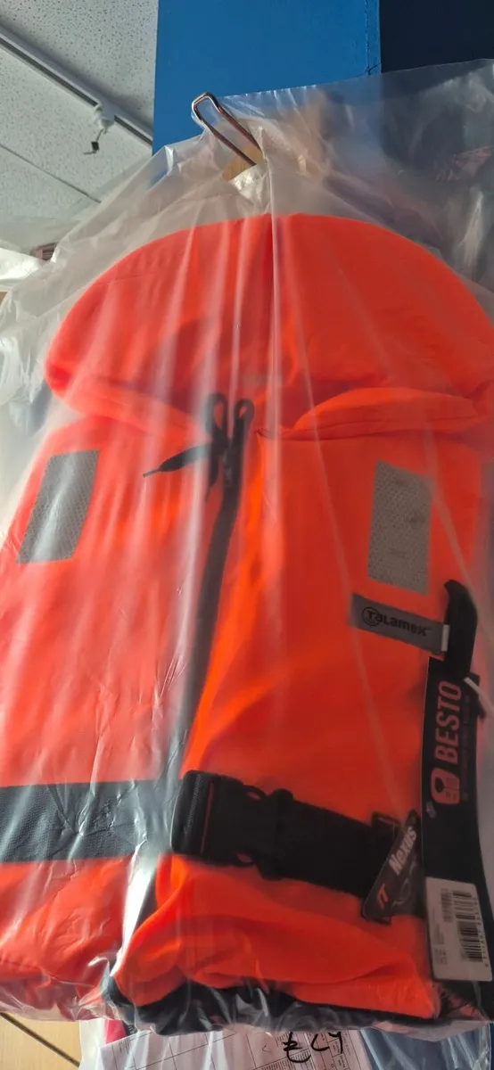 🌞 ☀️ 🌤 life vests from €25 each  💧 🚿 🚰 - Image 3