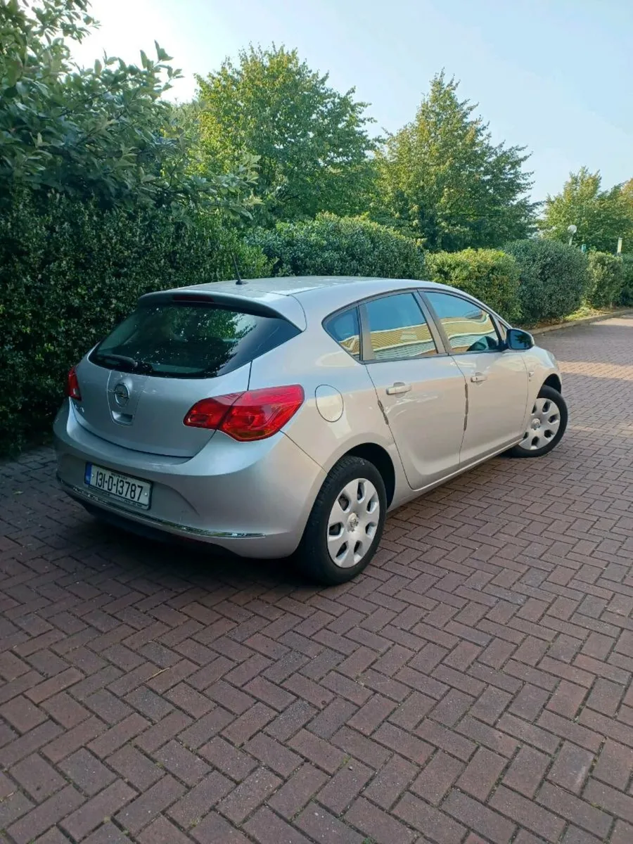 2013 Opel Astra 1.4 petrol - Image 4