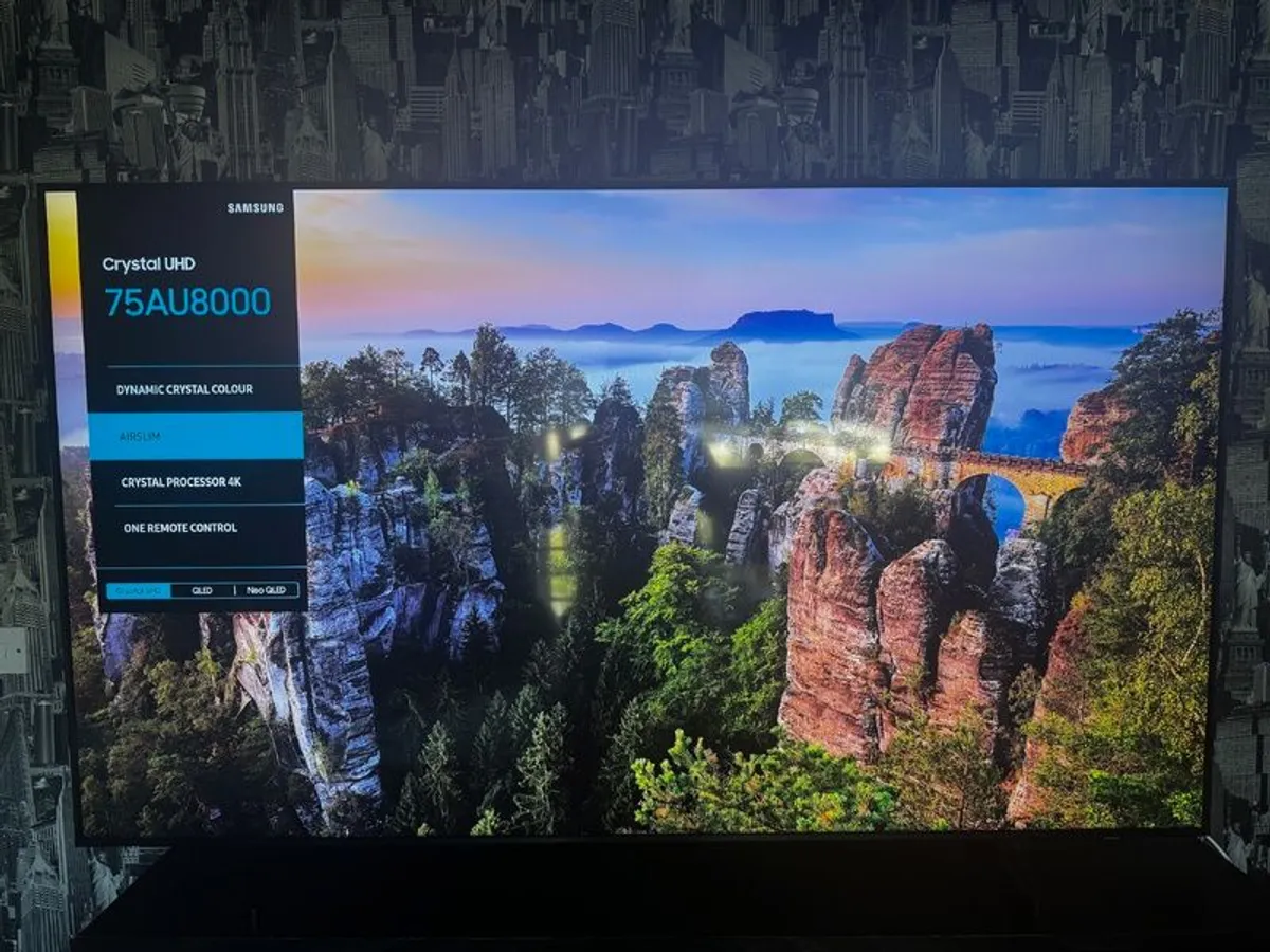 Samsung UE75AU8000 75 inch 4K UHD Smart TV Excellent Condition - Image 2