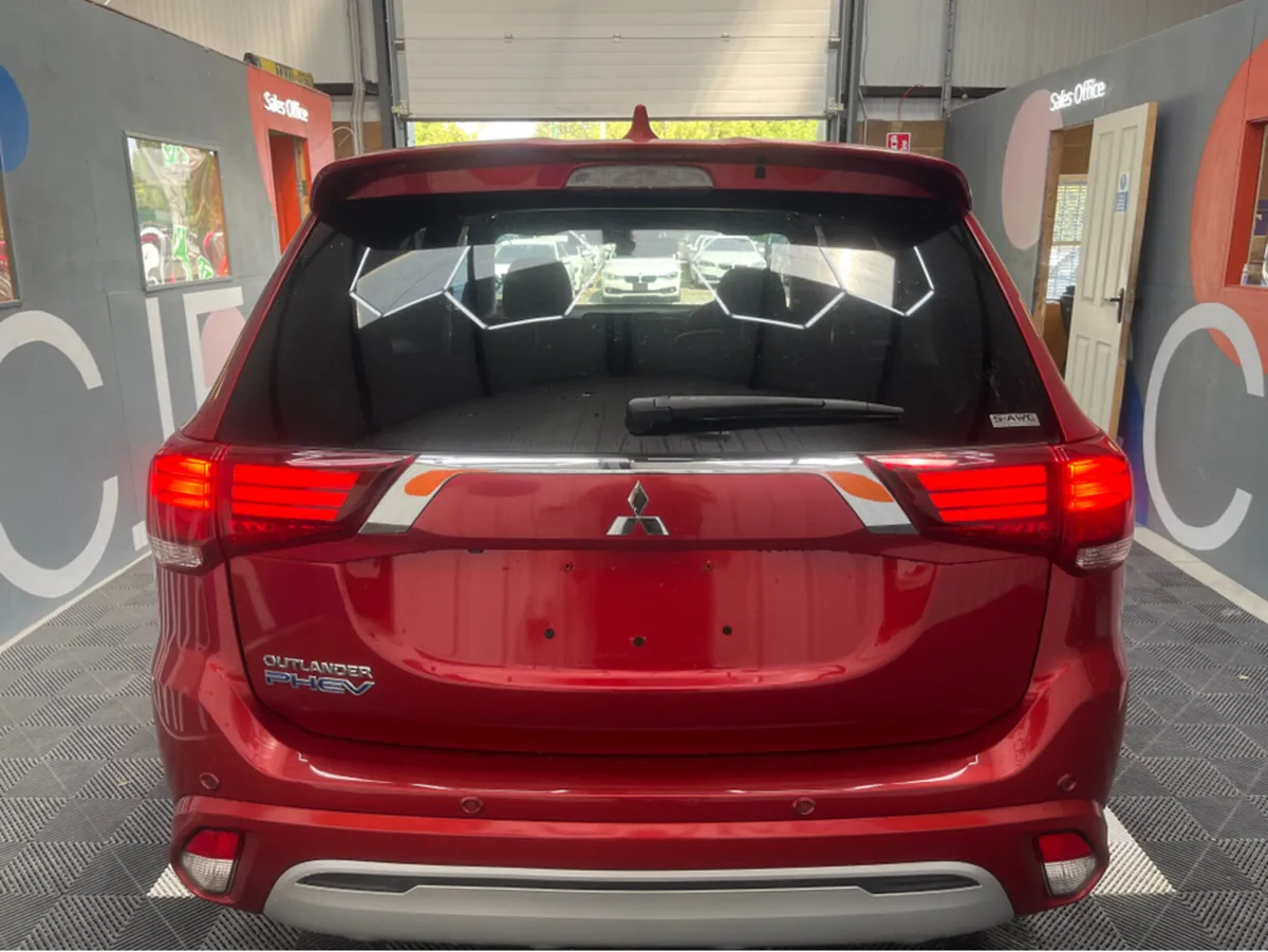 Mitsubishi Outlander 2.4 HYBRID / 55k KMs / HEATED - Image 4