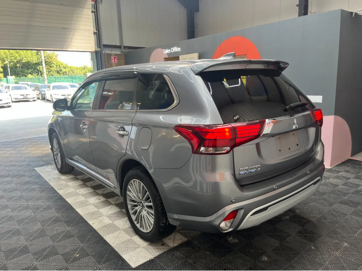 Mitsubishi Outlander 2.4 HYBRID / 110k KMs / HEATE - Image 4