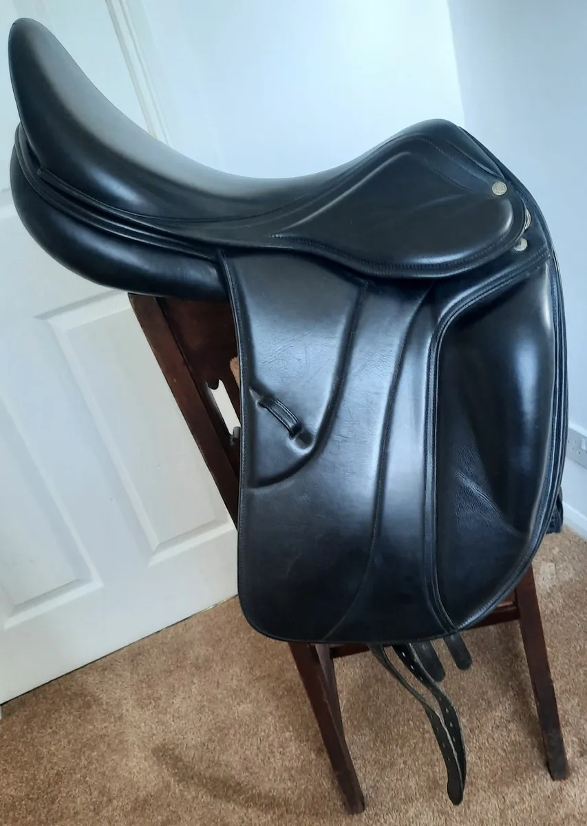 Tack Room Clear Out Samshield, Freejump & Saddles. - Image 3