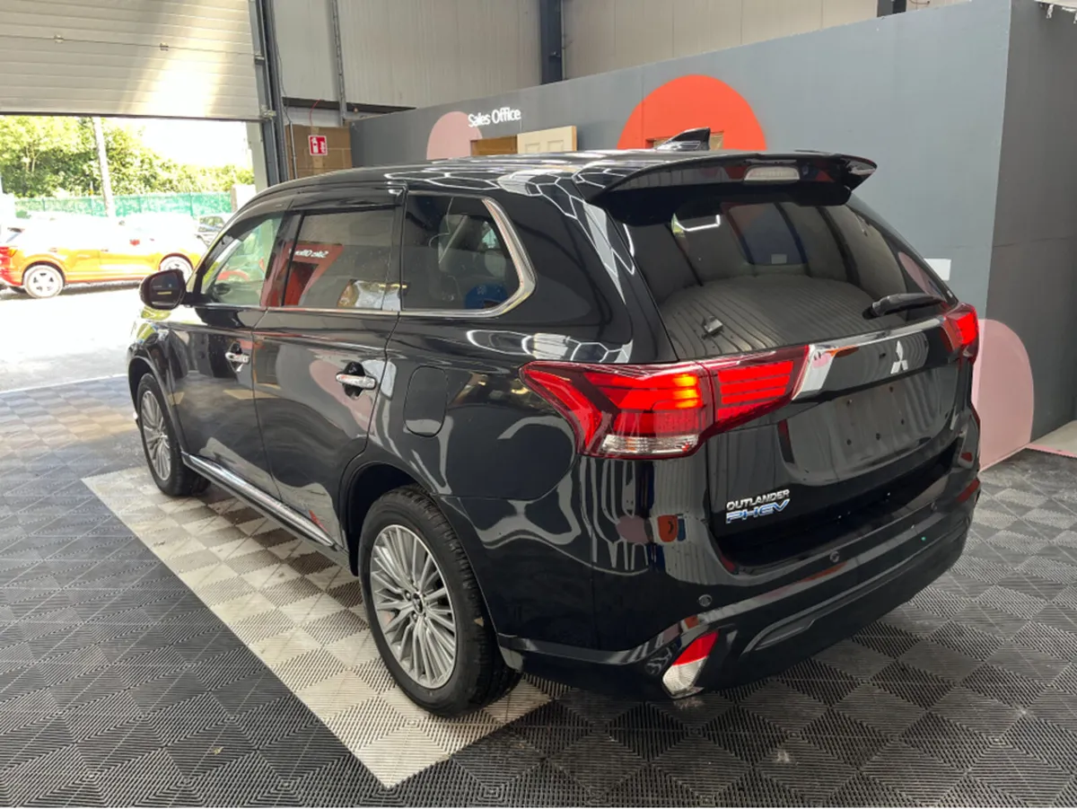 Mitsubishi Outlander 2.4 HYBID / 55KMs / HEATED SE - Image 4