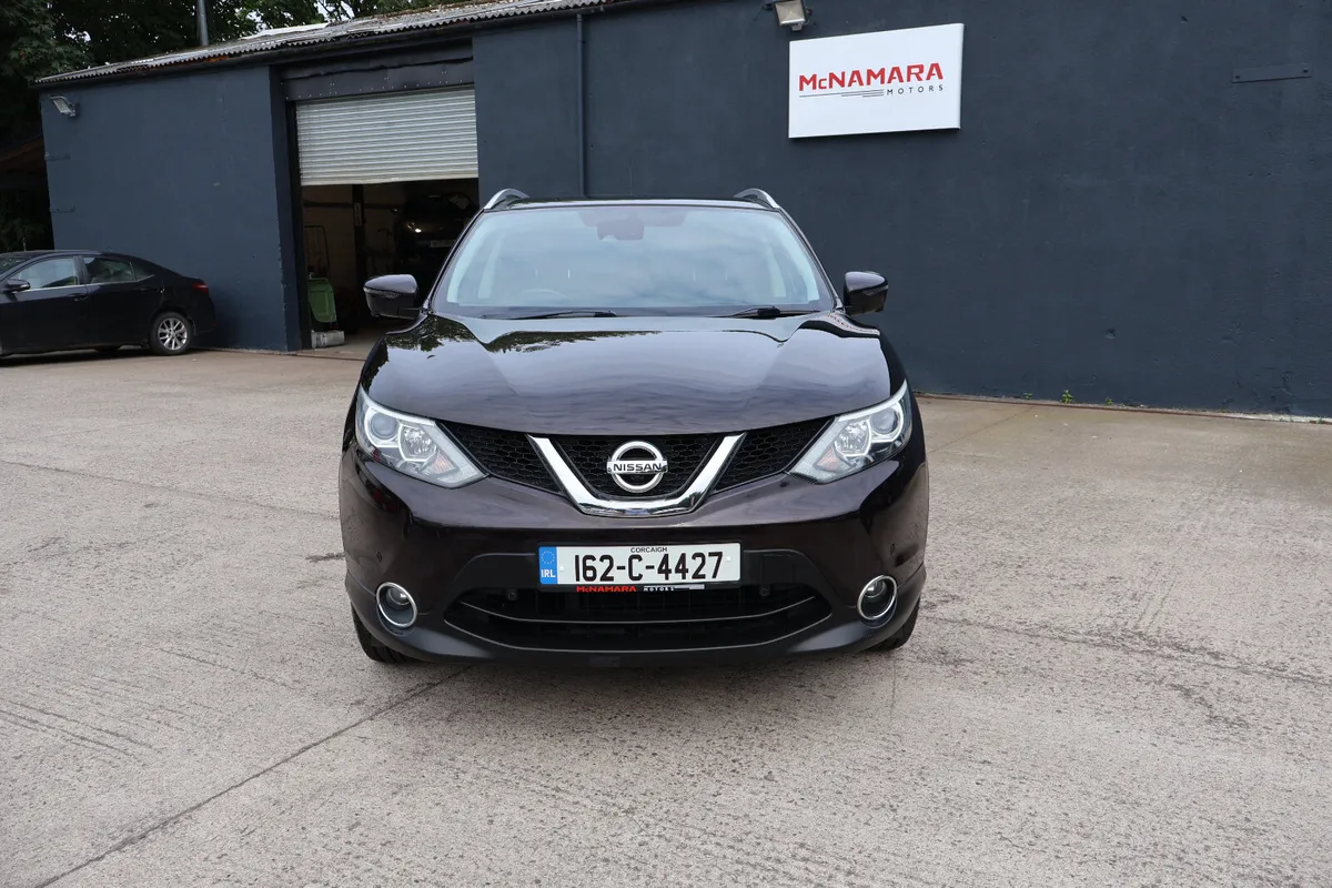 Nissan Qashqai SV PREMIUM Huge Spec Exceptional! - Image 4