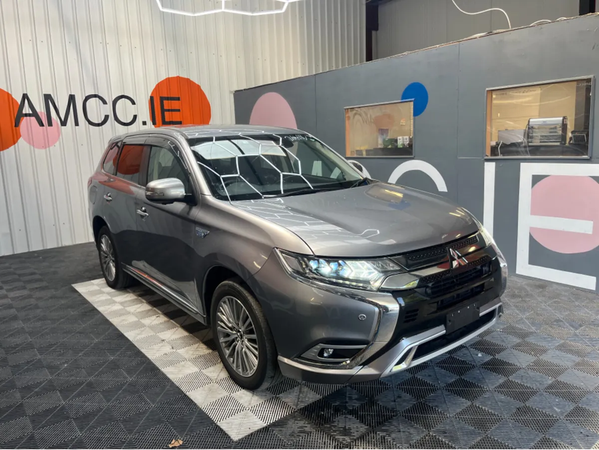 Mitsubishi Outlander 2.4 HYBRID / 59k KMs / HEATED - Image 1