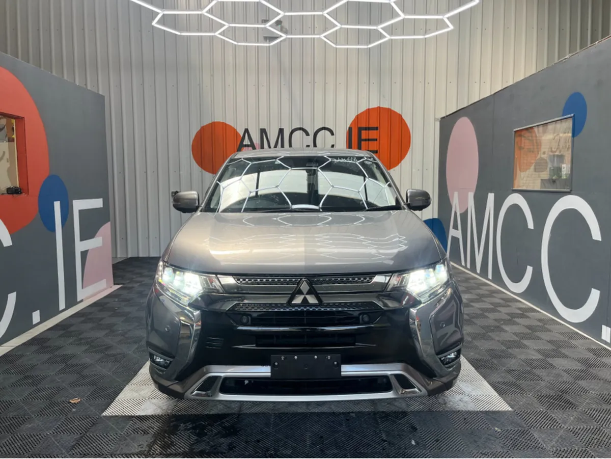 Mitsubishi Outlander 2.4 HYBRID / 59k KMs / HEATED - Image 2