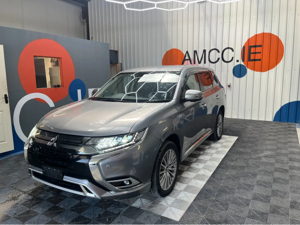 Mitsubishi Outlander 2.4 HYBRID / 59k KMs / HEATED - Image 3