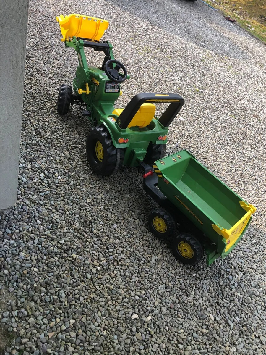 Kids ride on John Deere tractor - Image 2