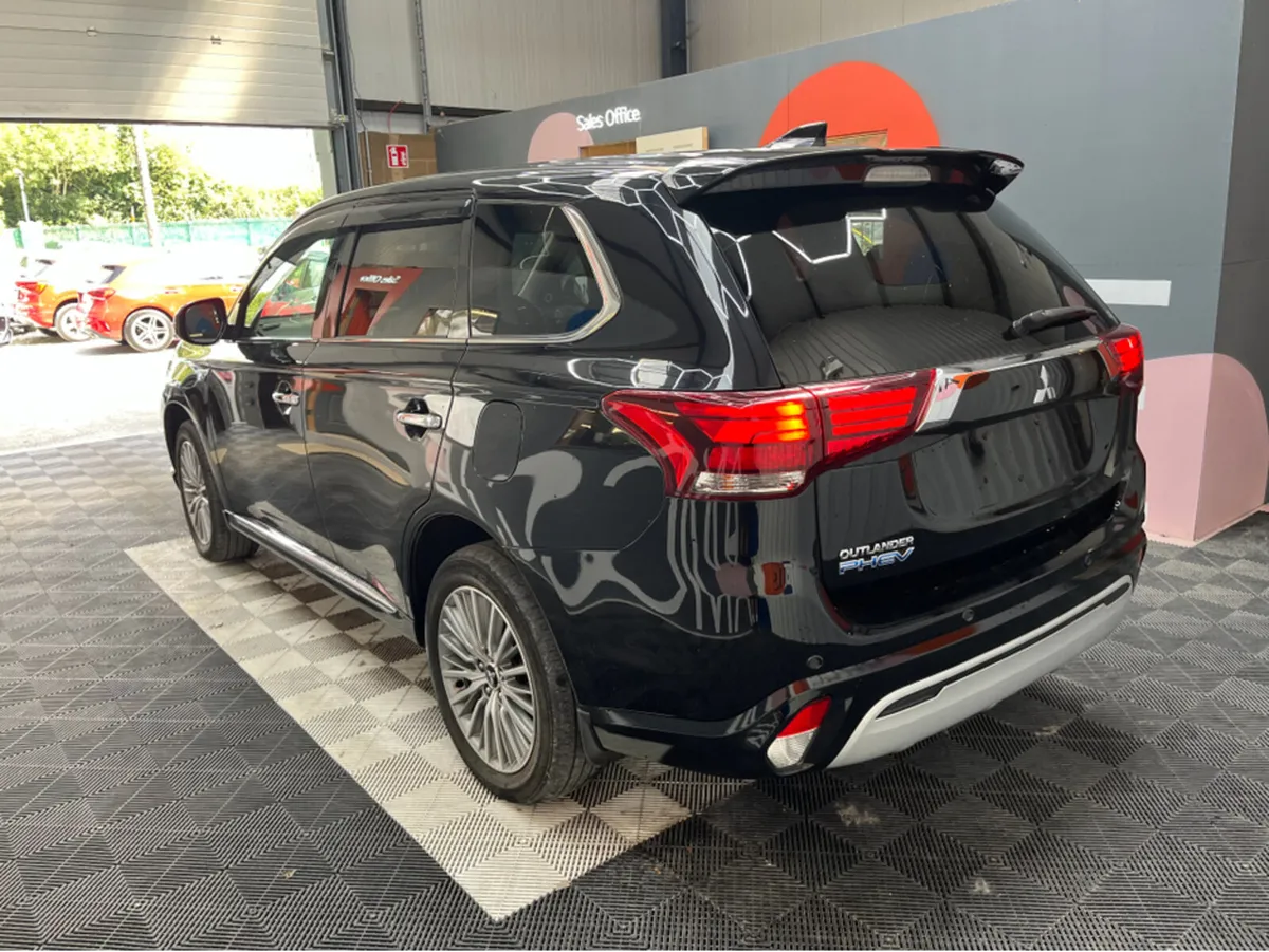 Mitsubishi Outlander 2.4 HYBID / 62k KMs / HEATED - Image 4