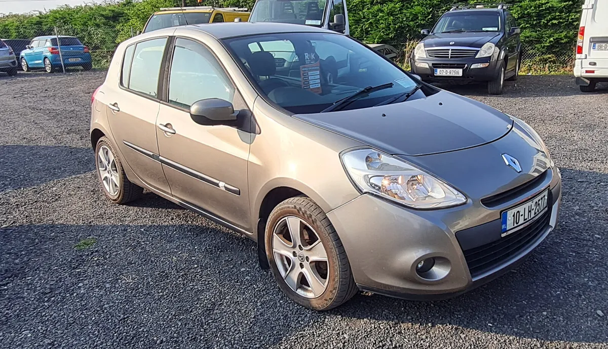 Renault Clio 2010 - Image 1