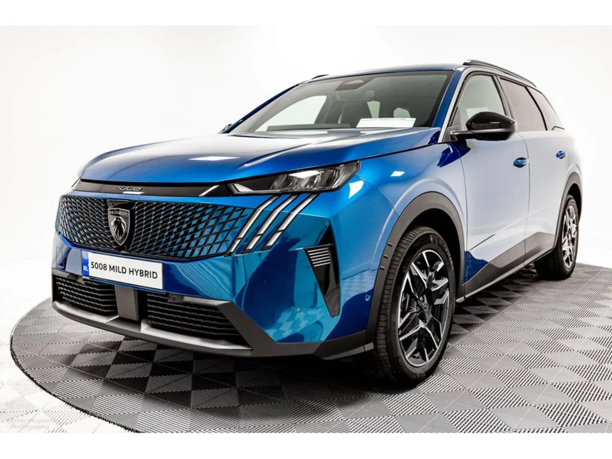Peugeot 5008 Allure HYBRID Auto 145HP - 7 Seats - Image 4