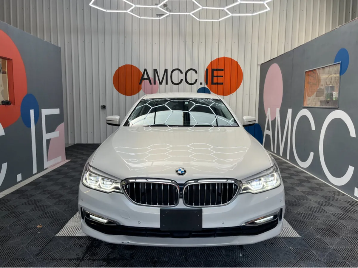 BMW 5-Series 530 E LUXURY PERFORMANCE / 48k KMs / - Image 2