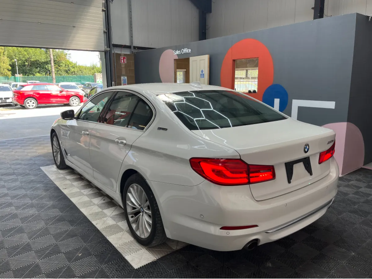 BMW 5-Series 530 E LUXURY PERFORMANCE / 48k KMs / - Image 4