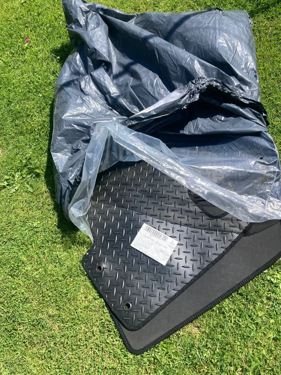 Kia Sportage Car Mat Set - Image 2