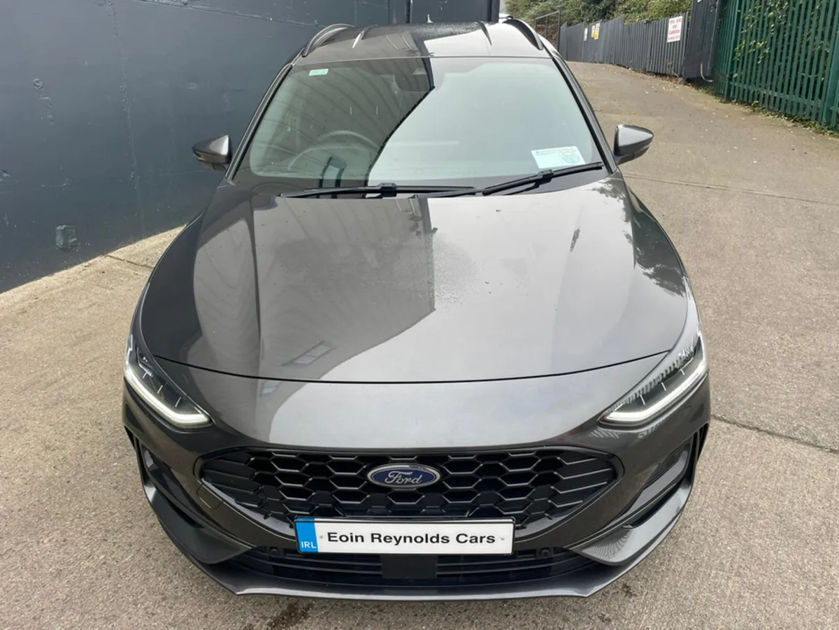 Ford Focus ST-LINE X   125bhp  M6 ESTATE AS NEW! H - Image 3