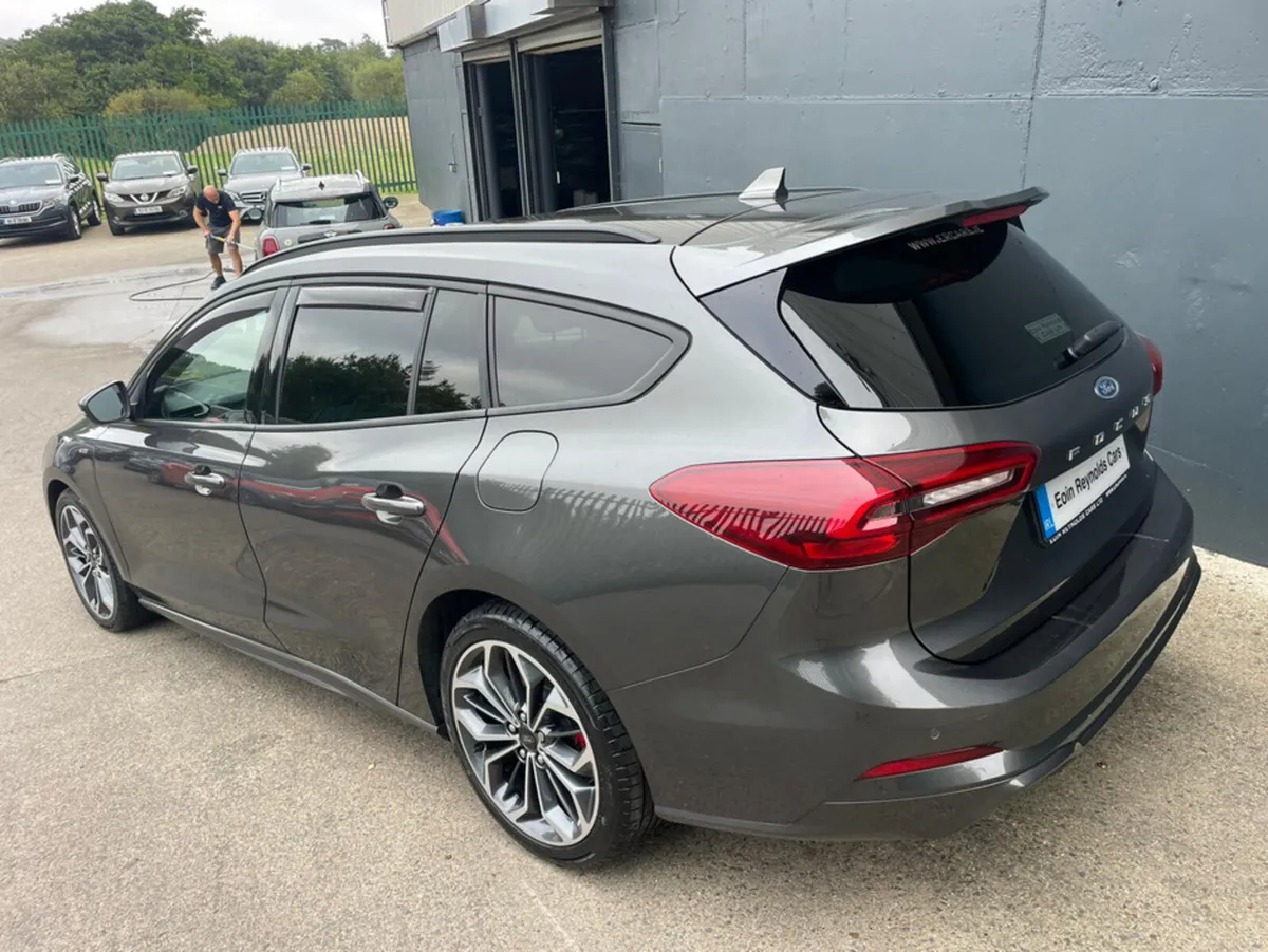 Ford Focus ST-LINE X   125bhp  M6 ESTATE AS NEW! H - Image 4