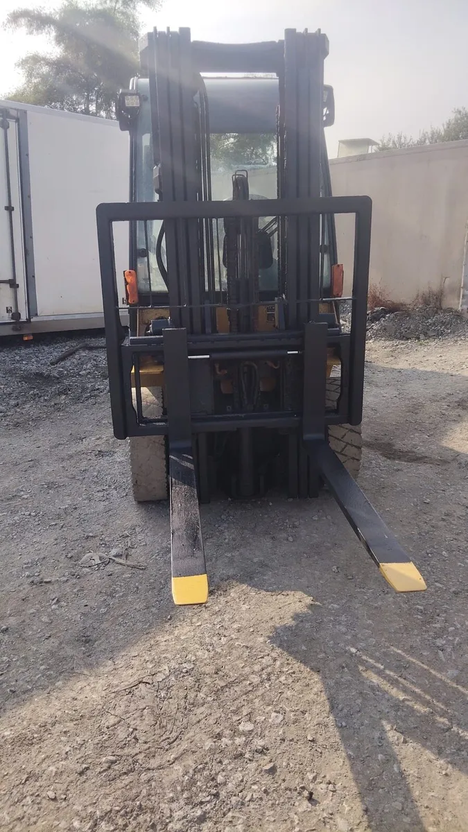 2.5ton cat forklift - Image 4