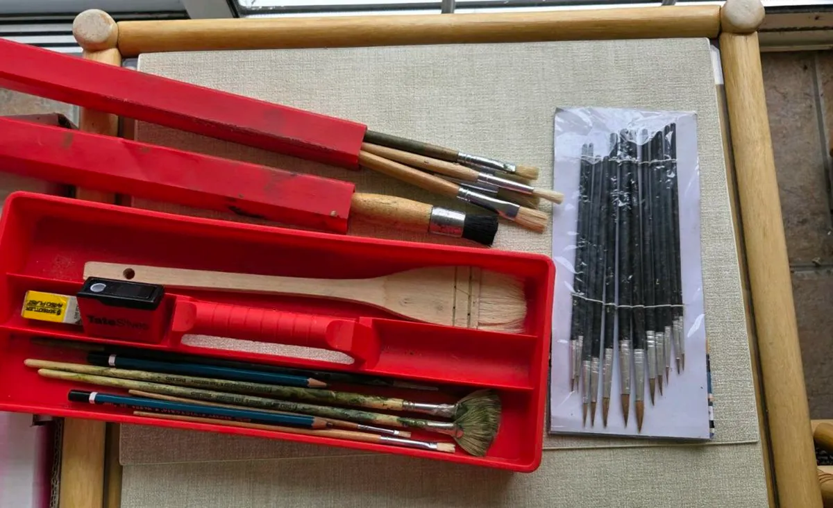 Artists paints +brushes ect - Image 2