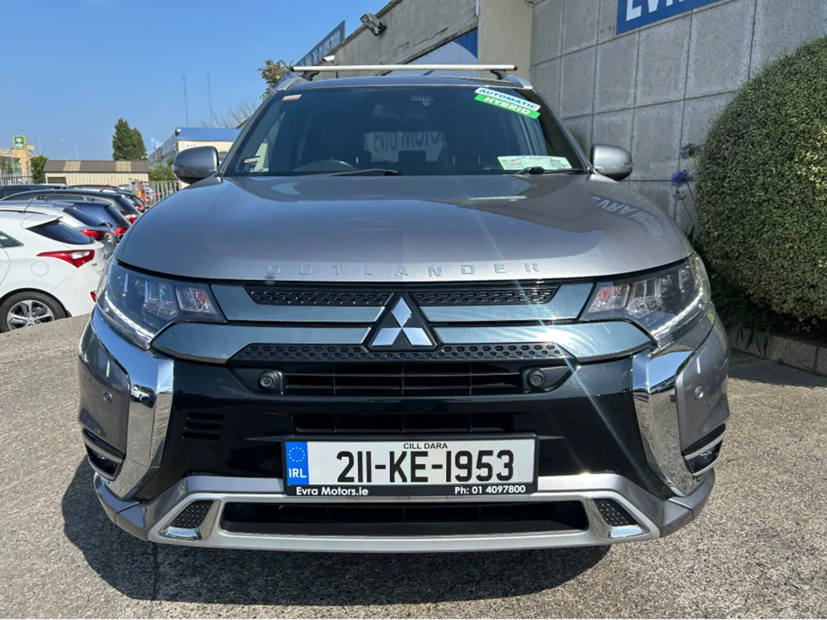 Mitsubishi Outlander 2.4 PETROL PLUG-IN HYBRID IN - Image 2