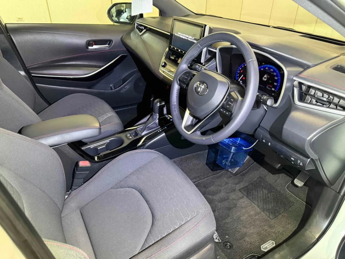 Toyota Corolla 2018 Corolla Hybrid 1.8 top spec. - Image 4