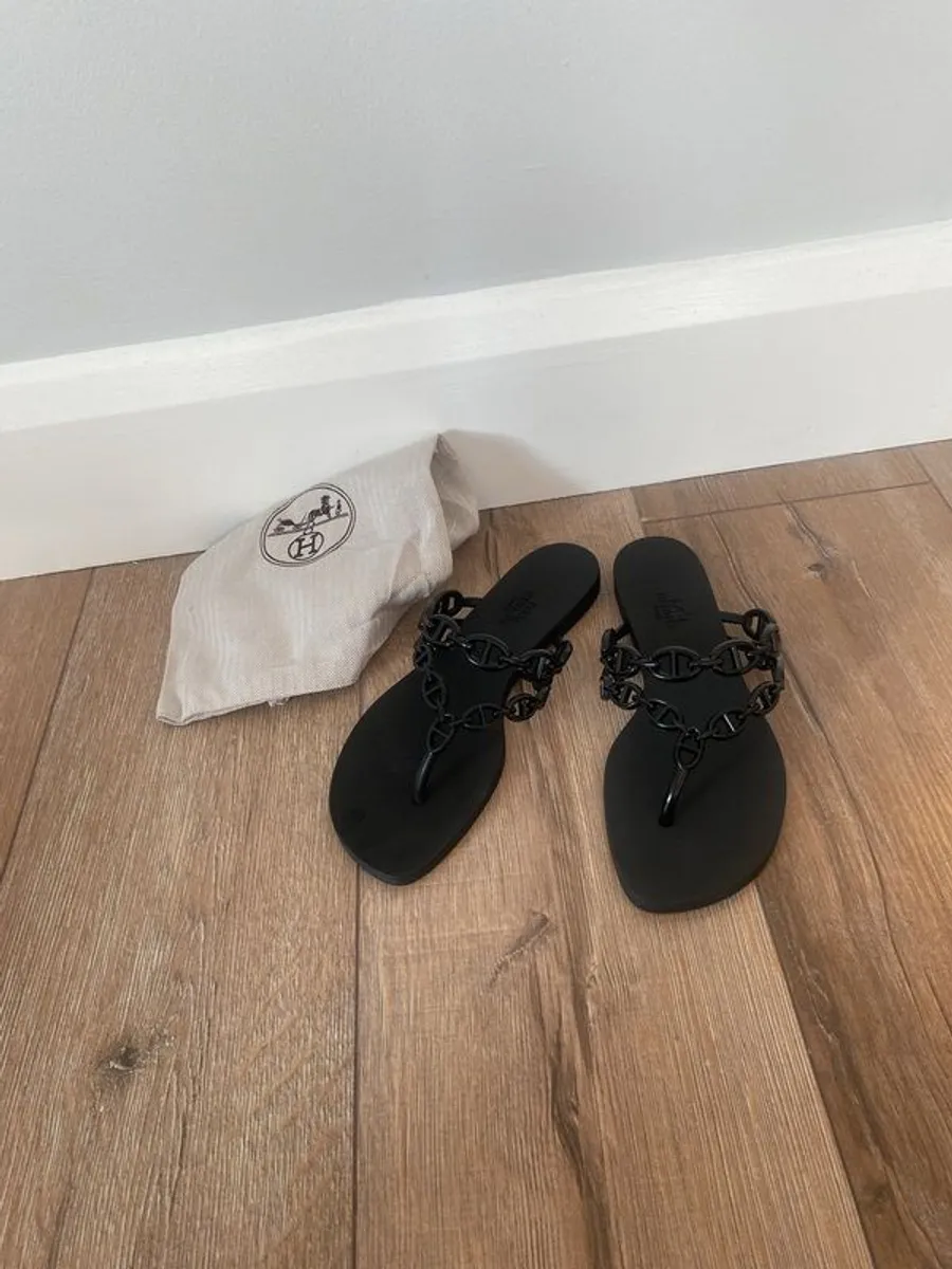 H flip flop sandals - Image 1
