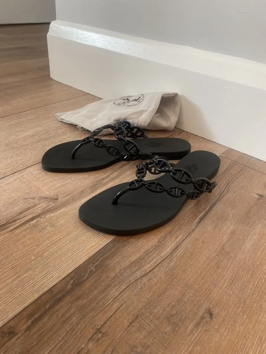 H flip flop sandals - Image 3