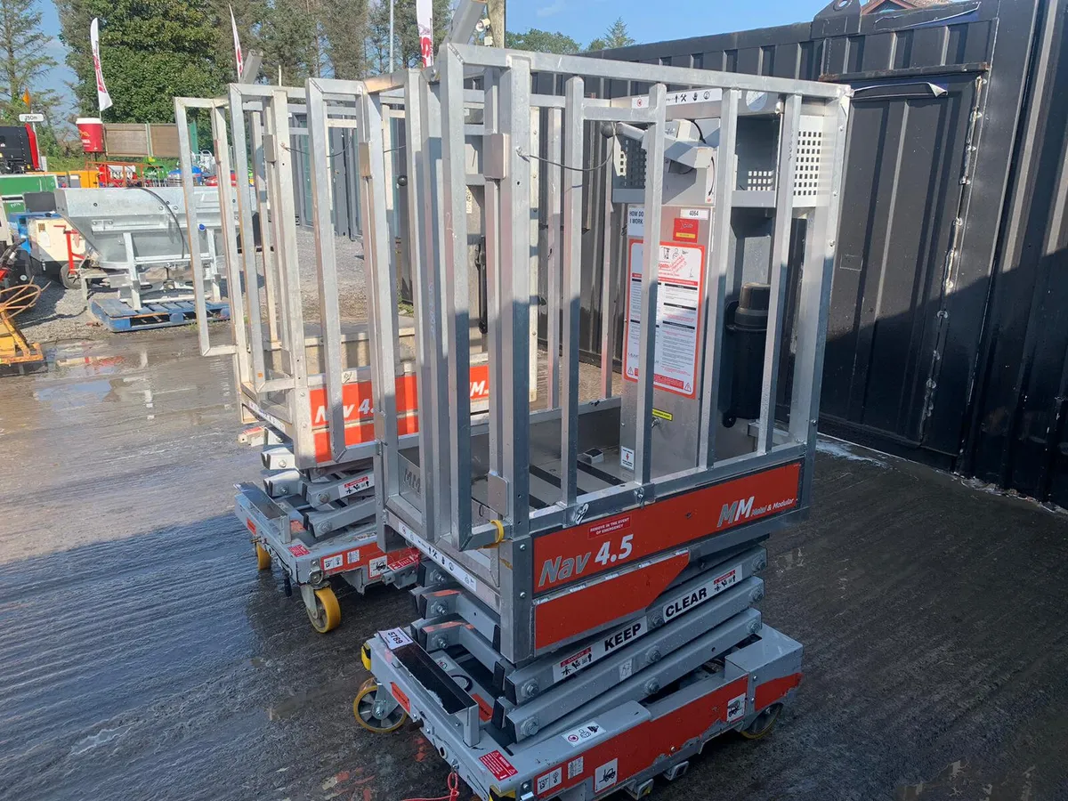 Navigator 4.5M Manual Scissor Lift - Image 4